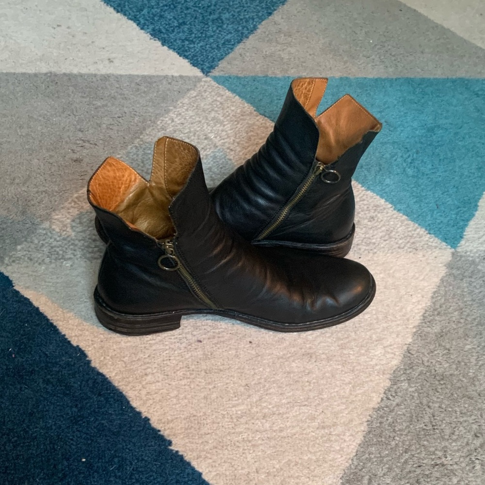 Fiorentini+Baker black zip ankle boot. Size 10.5